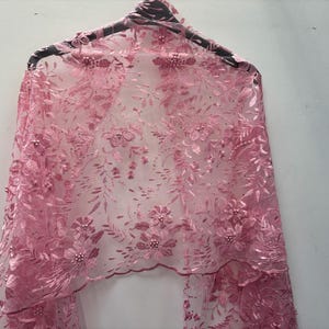 Mellanrosa sjal kraftigt broderad med rosa pärlpärlor omlottsjal pashmina bröllopsfest bal brudtärna speciella tillfällen sjal axlarbolster