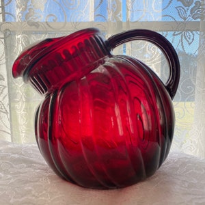 Dzbanek Vintage Ruby Swirl Ball 64 uncje - RZADKI