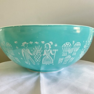 Vintage Pyrex Amish Butterprint #444  4 Quart Cinderella Mixing Bowl Turquoise
