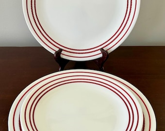 ヴィンテージ コレール ブレッドプレート：クラシックカフェ レッド