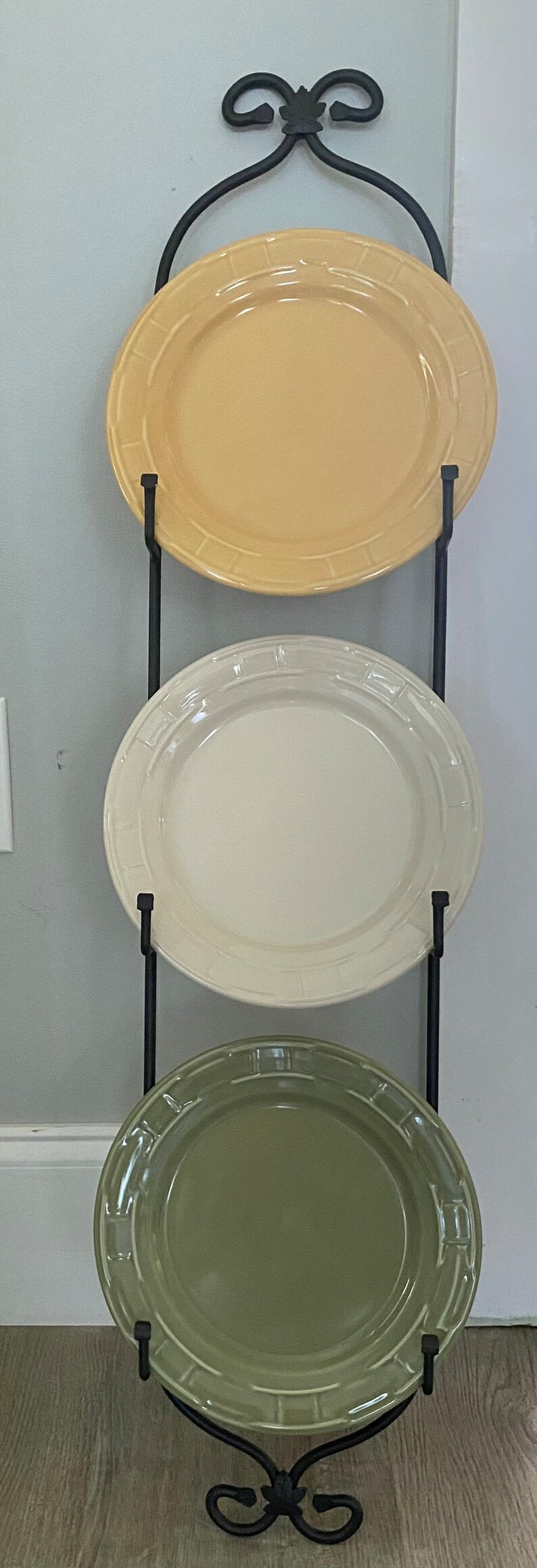 Longaberger Black Metal 3 Plate Holder Vertical Wall Display with Leaf