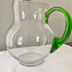 VTG Glass Pitcher 96 Ounce Emerald Green Handle