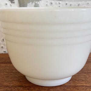 VTG Opal Ribbed Spouted Mixing/Batter Bowl #21