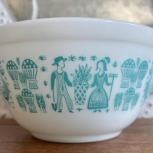 VTG Pyrex Amish Butterprint 402 1 1/2 Quart Mixing Bowl