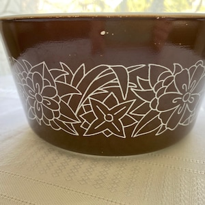 Vintage Pyrex Woodland #473-B Casserole Brown