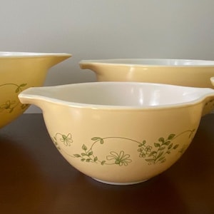 Vintage Pyrex Shenandoah 4 Piece Complete Set of Cinderella Mixing Bowls