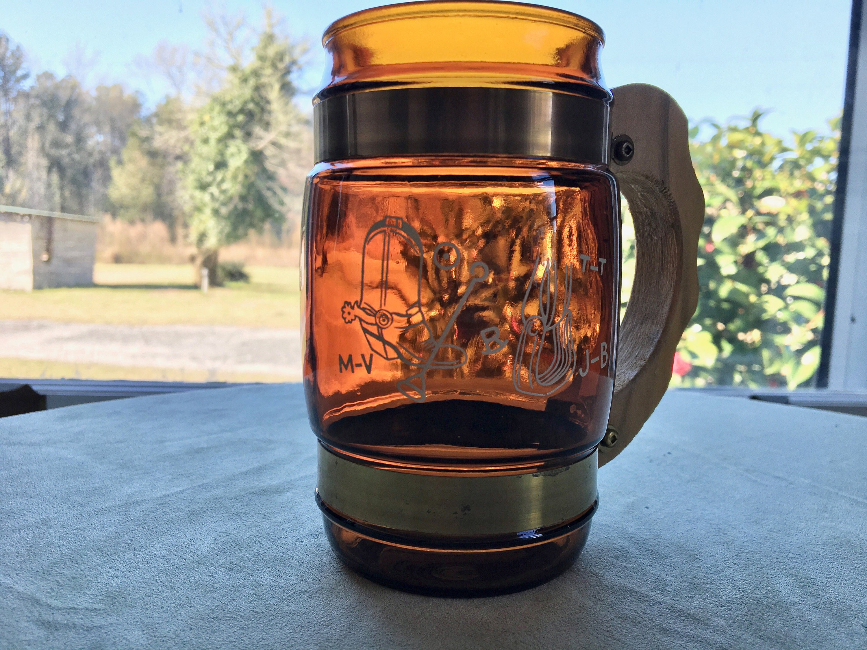 Vintage Siesta Ware 6 Small Amber Glass Souvenirs Seattle and Cowboy Boots with Wooden Handle Set of Two Vintage Siesta Ware 6 Small Amber Glass Souvenirs Seattle and Cowboy Boots with Wooden Handle Set of Two