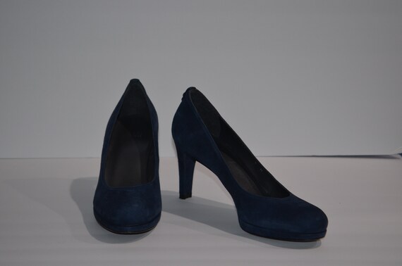 stuart weitzman blue suede pumps
