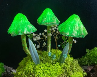 Green Mushroom Night Light: Glowing Desk Lamp, Forest Decor