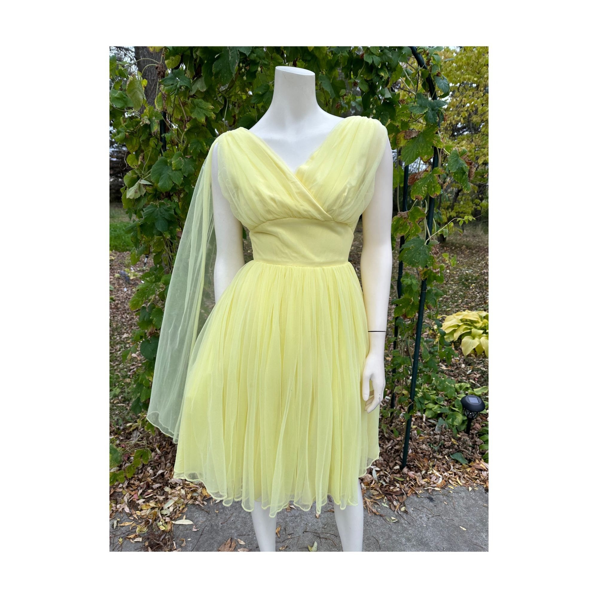 50s Fit & Flare Chiffon Formal Dress V Neck Sunshine Yellow 50s Fit & Flare Chiffon Formal Dress V Neck Sunshine Yellow