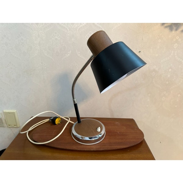 Lampe de bureau de table moderne du milieu du siècle en métal bois chromé et noir Flex Neck vintage