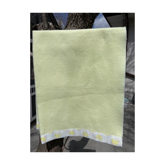 Vtg 70s 80s Yellow Baby Blanket White Satin Trim With Ducky Pattern Unisex 44x35 Etsy Canada