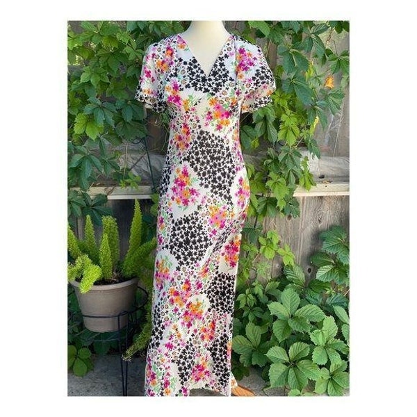 Vintage 70s Leisure Lady Maxi Dress Multicolor Floral Flutter Sleeve Black Pink V-Neck XS/S