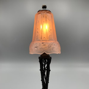 HETTIER & VINCENT and P. MAYNADIER - French wrought iron Art Deco table lamp with press molded glass shade signed by P. Maynadier (1930&#39;s)
