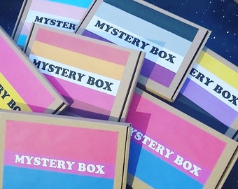 LGBTQIA Pride Mystery Box Más de 30 diseños de banderas diferentes disponibles