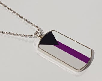 Collar con placa de identificación demisexual