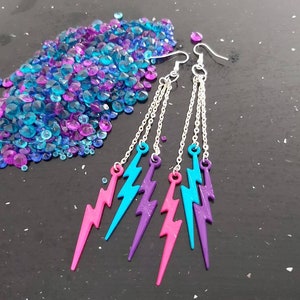 Dreifacher Tropfen Blitz. Pink, Lila und Blau.