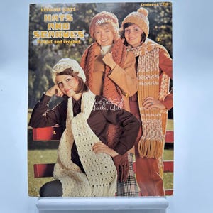 Vintage Leisure Arts Hats & Scarfs Do robienia na drutach i szydełkowania Ulotka nr 4 Ulotka z lat 70.