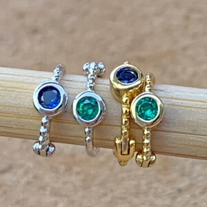 Piccolo orecchino a cerchio da 7 mm in argento Sterling, orecchino a cerchio per cartilagine e trago, orecchino a cerchio per osso dell'orecchio, orecchino a cerchio per piercing, orecchini con secondo foro, orecchino a cerchio per elica