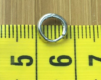 Sterling Silver or gold plated Hoop, 6 mm Mini hoop, tragus hoop, piercing hoop, Tiny 2nd hole earrings, helix huggie, 6mm huggie earring