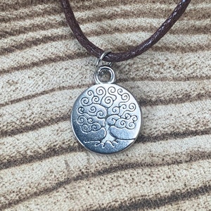 Levensboom of hamsahandbedel, bedankje, vriendschapsketting wensketting, inspirerend cadeau, ketting met inspirerende kaart