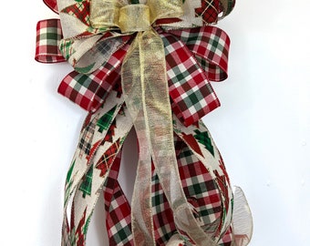 Traditional Christmas tree topper bow