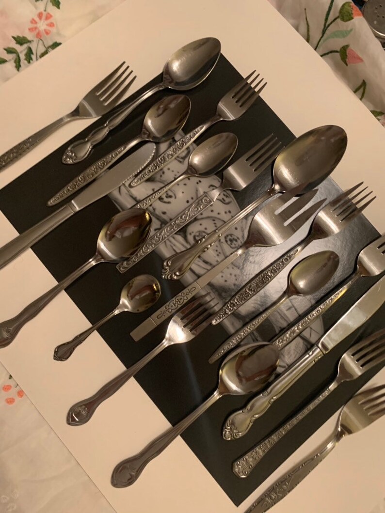 Lovely 19 piece vintage flatware