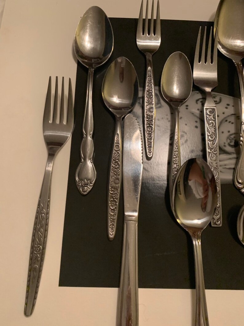 Lovely 19 piece vintage flatware