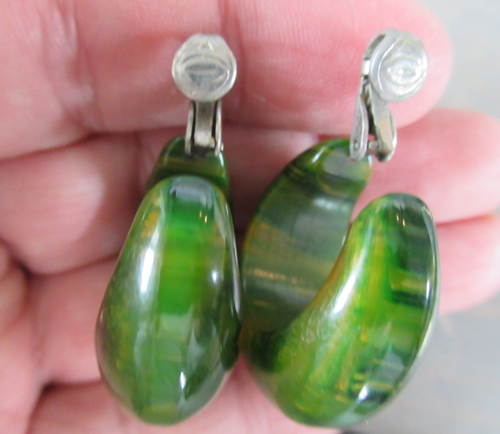 Vintage Bakelite Green Hoop Earrings clip en Etsy