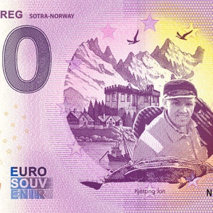 Peut inclure: Un billet de banque souvenir violet et blanc avec un grand zéro au centre. Le billet représente un homme portant une casquette bleue et un paysage montagneux. Le texte "SOTRA-NORE" et "SOTRA-NORWAY" est imprimé en haut du billet. Le texte "EURO SOUV. EUR" est imprimé en bas à gauche du billet. Le texte "NOAB123456" est imprimé en bas à droite du billet.