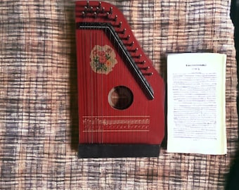 Vintage Musima zither 20 strings in red with flower motif, wooden Guitar, stringed musical instrument, German zither Guitar, acoustic Guitar
