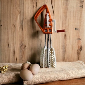 Vintage orange Hand crank mixer, Antique egg beater, Hand mixer, star Baker, vintage Hand mixer, Vintage bakeware, cake mixer, bread Baker