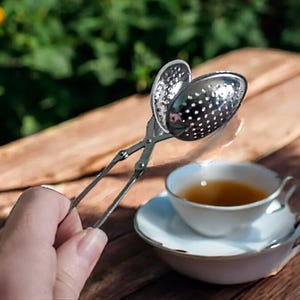 Vintage Tea infuser spoon, loose leaf Tea spoon, Tea strainer spoon, metal Tea infuser, Tea steeper, Tea leaf infuser, hostess gift idea