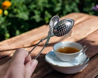 Vintage Tea infuser spoon, loose leaf Tea spoon, Tea strainer spoon, metal Tea infuser, Tea steeper, Tea leaf infuser, hostess gift idea