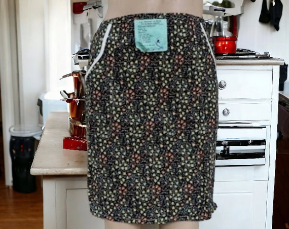 Cotton half apron, Retro waist apron, old fashioned apron, homesteading apron, home maker apron, Black flowered apron, farmhouse work apron