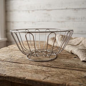 Vintage Metal Fruit Bowl, Rustic Wire Storage Basket, farmhouse tabletop organizer, coffee bar decor, wire vegetable dish, big candy bowl