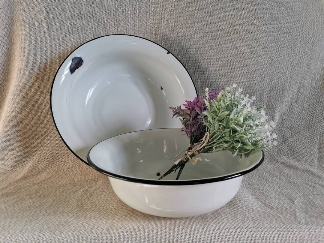Vintage Enamel Basin, Popcorn Bowl, Berry Bowl, Mixing Bowl, White