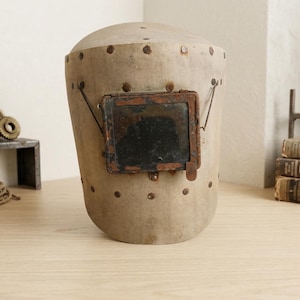 Vintage Welding Mask Helmet Distressed Industrial Face Shield Retro Steampunk Wall Mounted Decor Minimalist Wabi Sabi Man Cave Rustic decor