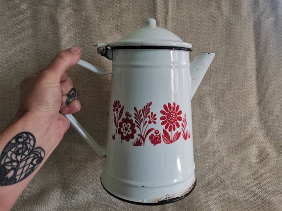 Vintage Large Enamel White Teapot With Flowers, Cowboy Coffee Pot, Camping  Teapot, Tea Kettle, Enamelware, Stovetop Kettle, Camping Kettle 