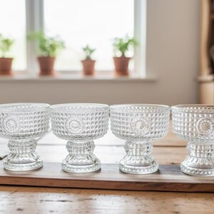 Juego de 4 cuencos vintage de vidrio transparente con pedestal para helados, dulces, copas con base para helados, aperitivos y copas de postre con tallo de vidrio burbuja.