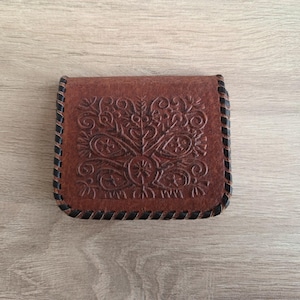 Cartera de cuero vintage, cartera de mujer de cuero genuino marrón hecha a mano, tarjetero adornado, cartera única de un solo compartimento con botón