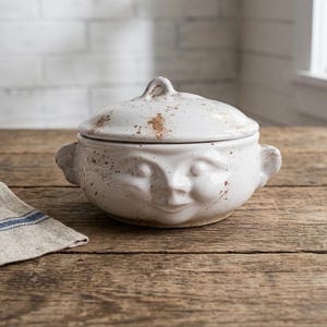 Vintage Deckelschale Keramik Schüssel Gesicht Topf mit Dampf Loch wunderlich rustikal weiß braun Flecken Suppenschüssel Buttertopf Knoblauchhalter Kraut Pflanzer