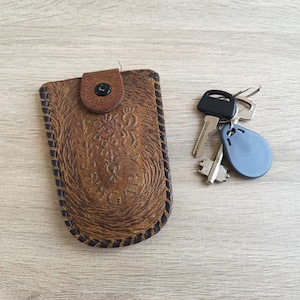 Vintage leather key case, brown belt key holder, key storage with hook, car key case, genuine leather key pouch, key protector flower motif