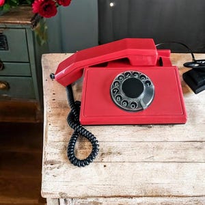 Red rotary phone, old telephone, old desk phone, Retro phone, Dial phone, old fashioned phone, old landline phone, vintage technology