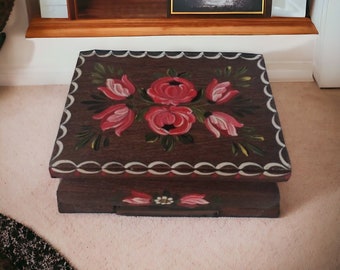 Vintage small lidded Hand painted wooden box with flower motif, mini treasure box, mini chest, cute ring box, wooden ring box, toleware box