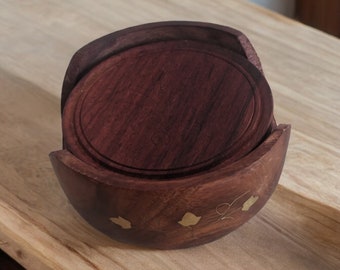 Vintage wooden coasters with holder, set of 5 coasters with holder, engraved coasters with flower motif, Unique bar coasters, wooden Cup pad