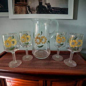 Vintage handgeschilderde glazen kan met 4 glazen, sangriakan, bistroset, sake-set, beschilderde wijnglazen, karafset, borrelglasset