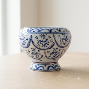 Vintage kleine Keramikvase, weiß-blaue Vase mit kurzer Knospenform, handbemalte chinesische Vase, Mini-Porzellanvase, kleiner Blumentopf, hübsche Vase