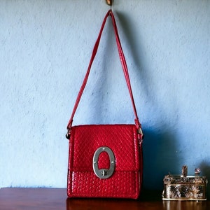 Sac verni rouge, petit sac à bandoulière, sac à bandoulière rétro cool, sac à bandoulière de soirée excentrique, sac en similicuir verni, joli bandoulière végétalien