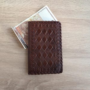 Vintage leather wallet, slim men's wallet with geometric pattern, brown wallet with four separations, handmade rectangular womens wallet